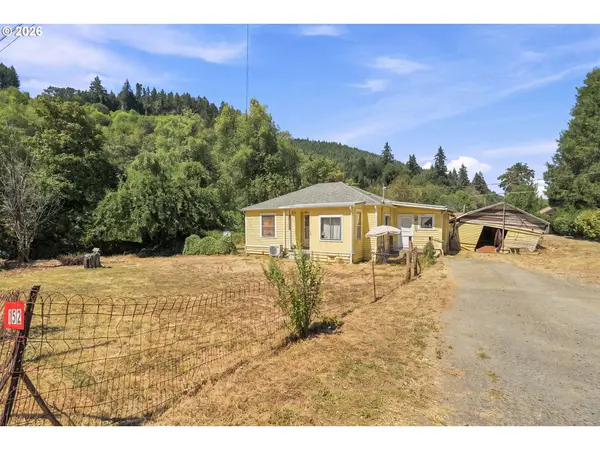 152 BEAR CREEK RD, Cottage Grove, OR 97424