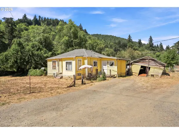 152 BEAR CREEK RD, Cottage Grove, OR 97424