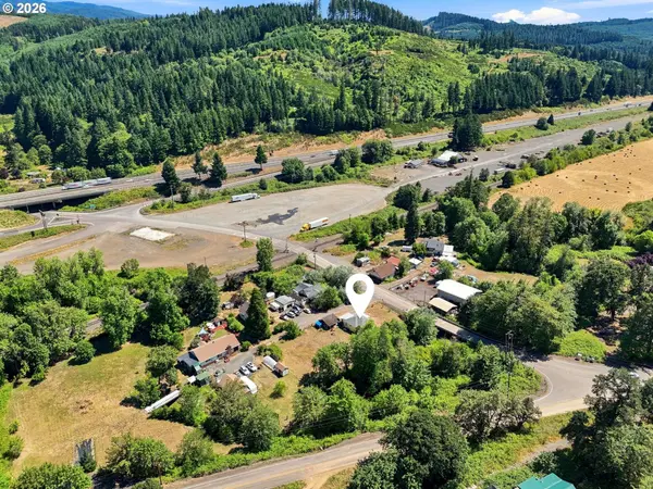 152 BEAR CREEK RD, Cottage Grove, OR 97424