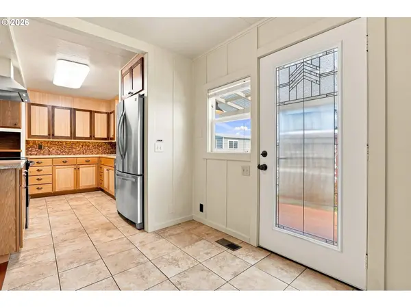 1800 LAKEWOOD CT #138, Eugene, OR 97402