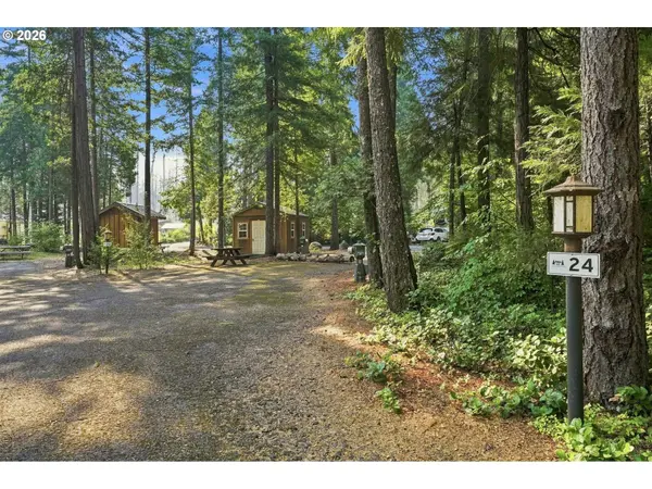 54432 MCKENZIE HWY #24, Blue River, OR 97413