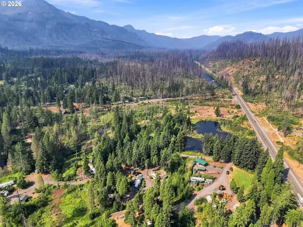 54432 MCKENZIE HWY #24, Blue River, OR 97413