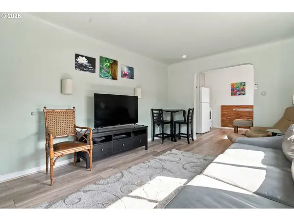 1572 W BROADWAY, Eugene, OR 97402