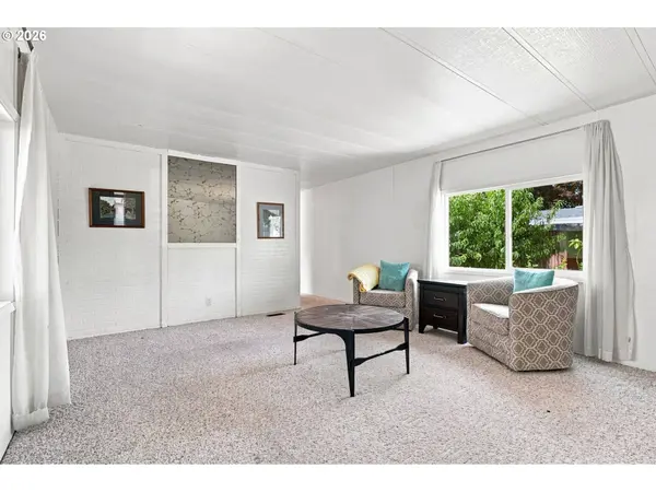555 N DANEBO AVE #7, Eugene, OR 97402