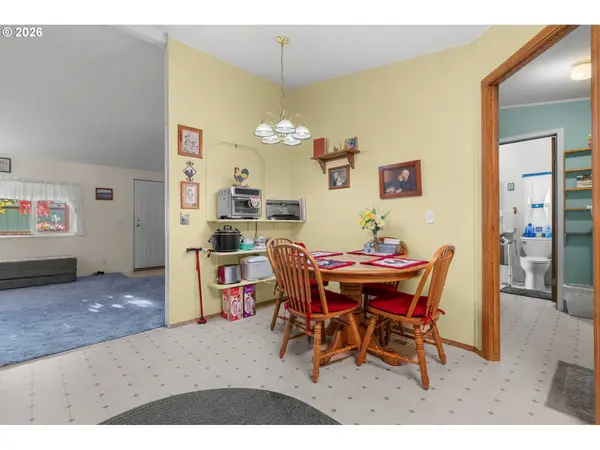700 N MILL ST #13, Creswell, OR 97426