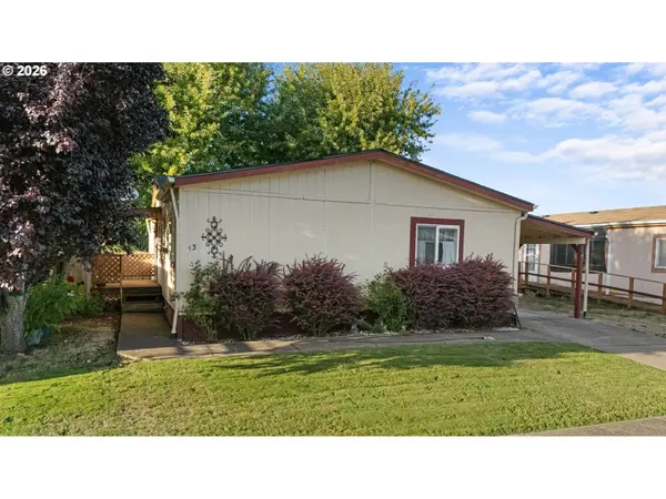 700 N MILL ST #13, Creswell, OR 97426