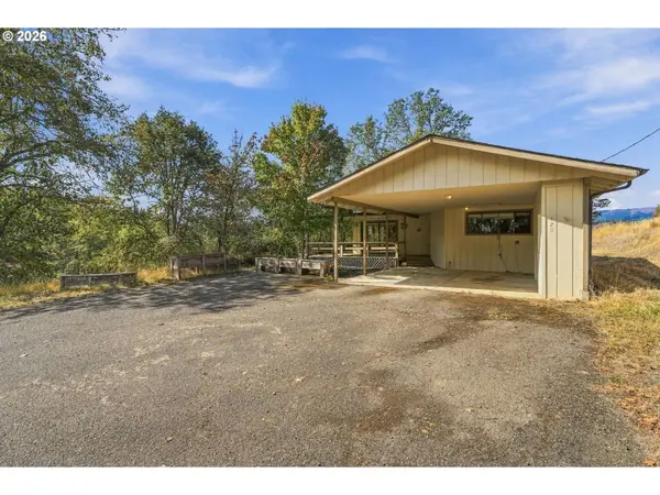 120 FOX LN, Roseburg, OR 97471