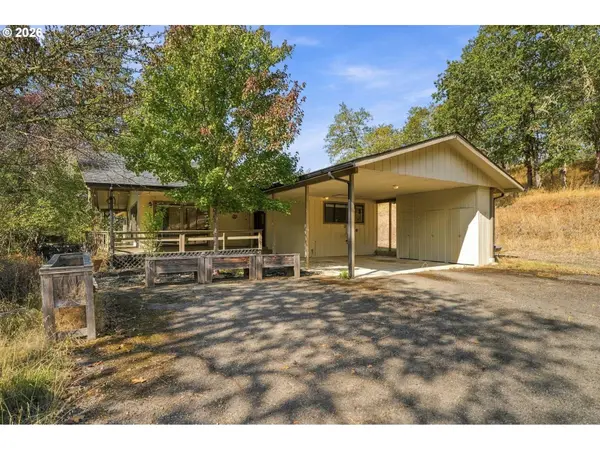120 FOX LN, Roseburg, OR 97471