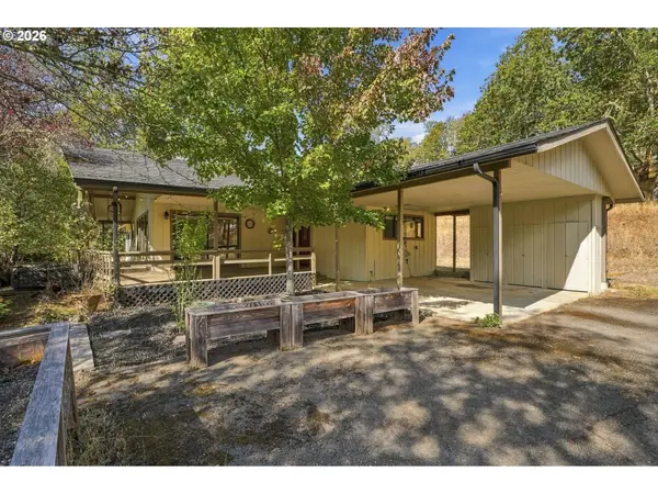 120 FOX LN, Roseburg, OR 97471