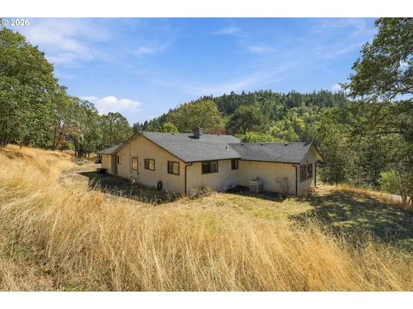 120 FOX LN, Roseburg, OR 97471
