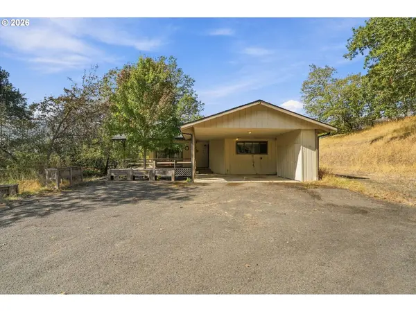 120 FOX LN, Roseburg, OR 97471