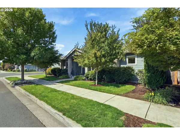 988 HAMILTON ST, Springfield, OR 97477