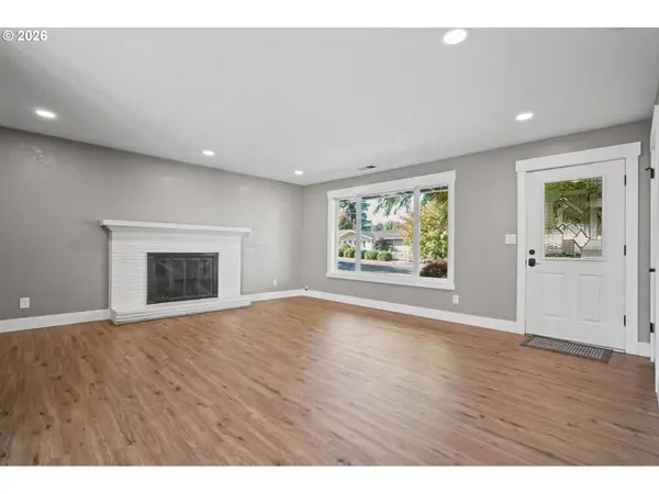 839 W LUELLEN DR, Roseburg, OR 97471