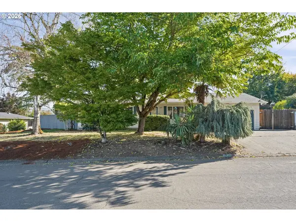 839 W LUELLEN DR, Roseburg, OR 97471