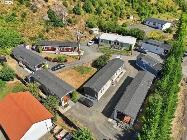 45161 MCKENZIE HWY, Walterville, OR 97489