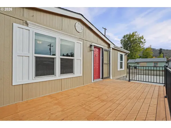 1038 NE WILLOW ST, Roseburg, OR 97470
