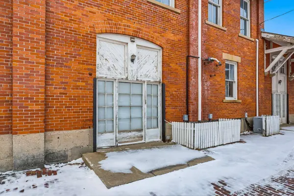 412 E River Street, Elyria, OH 44035