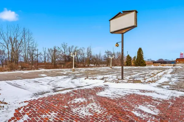 412 E River Street, Elyria, OH 44035