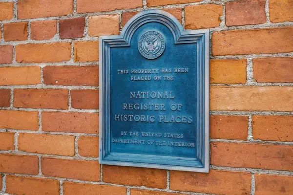 412 E River Street, Elyria, OH 44035