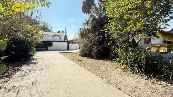 806 E ROBLES ST, Tampa, FL 33602
