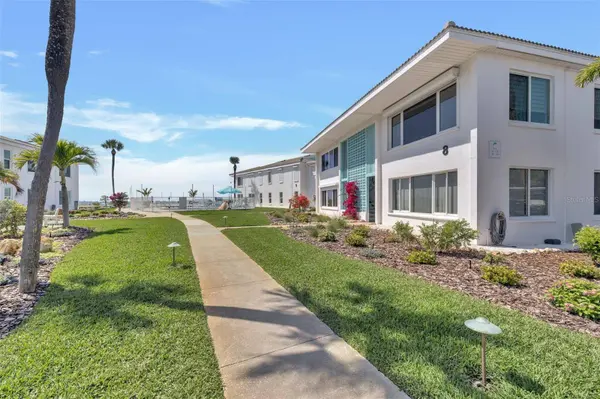 5400 GULF DR #32, Holmes Beach, FL 34217