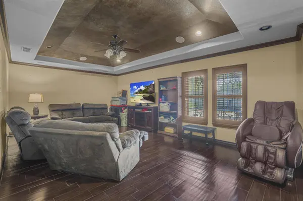 301 Esperanza Dr, Laredo, TX 78041