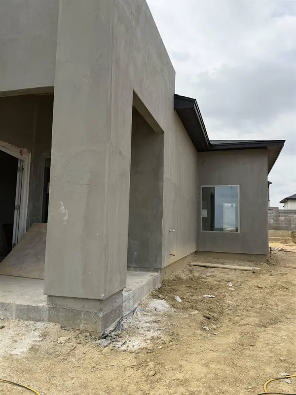 1210 Noyola Loop, Laredo, TX 78046