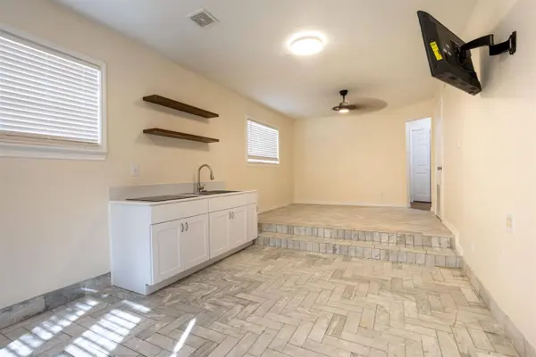5009 San Francisco Ave, Laredo, TX 78045
