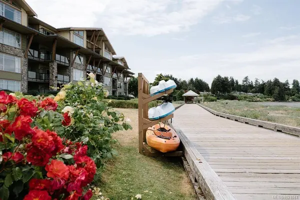 181 Beachside Dr #205D, Parksville, BC V9P 2H5