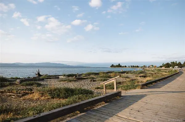 181 Beachside Dr #205D, Parksville, BC V9P 2H5