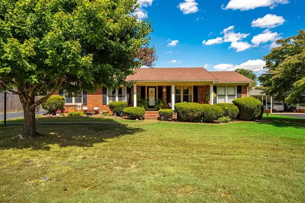 100 Northwood Drive, Russellville, KY 42276