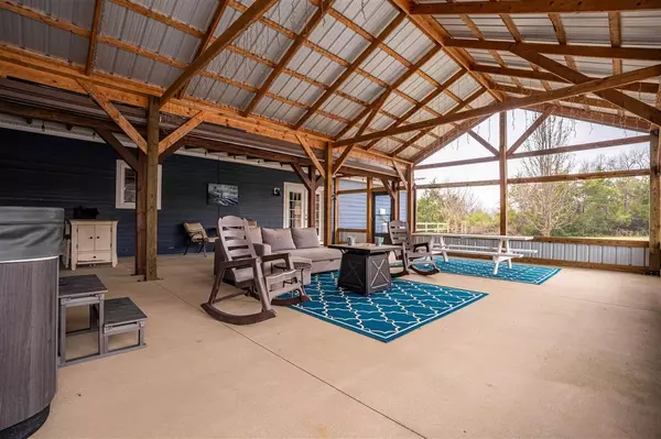 636 Flat Rock Road, Woodburn, KY 42170