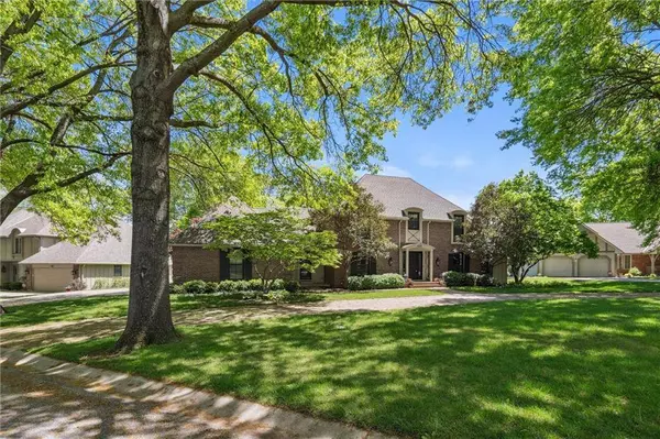 8321 W 102nd ST, Overland Park, KS 66212