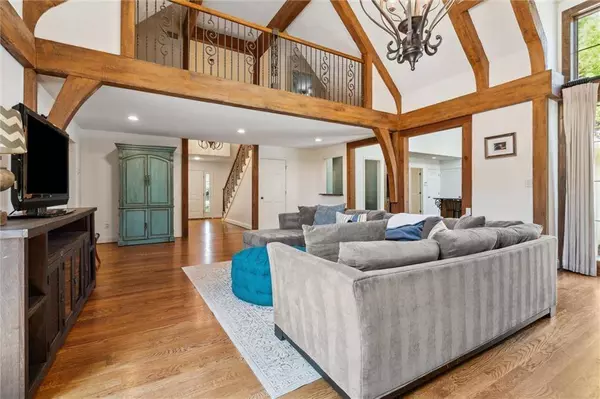 8321 W 102nd ST, Overland Park, KS 66212