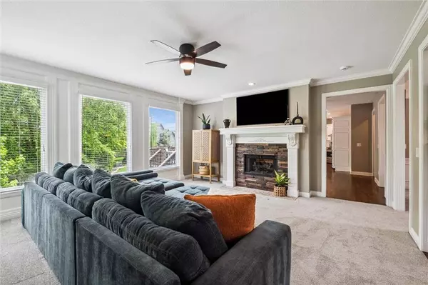 14347 Bond ST, Overland Park, KS 66221