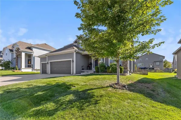 1073 N Sumac ST, Olathe, KS 66061