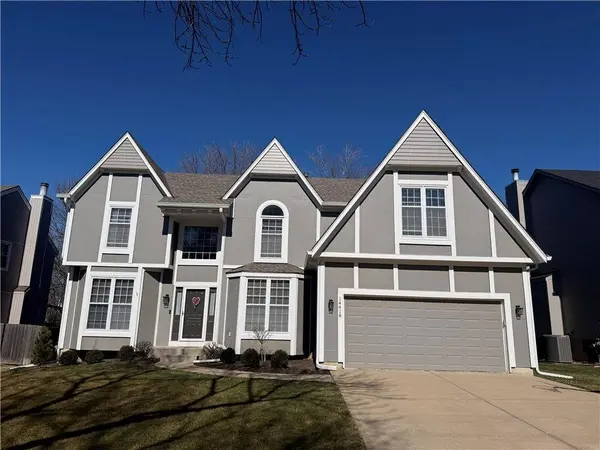 14418 W 115th TER, Olathe, KS 66062
