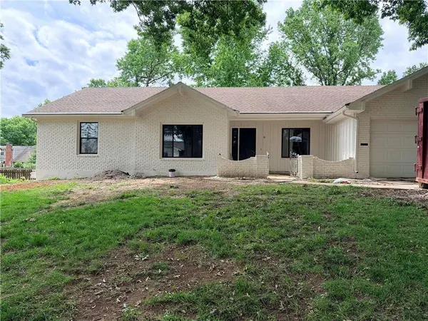 7523 W 98 TER, Overland Park, KS 66212
