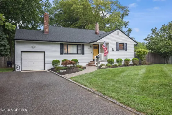 13 Woodland Road, Holmdel, NJ 07733
