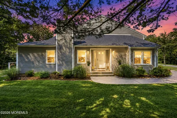 26 Whitesands Way, Little Silver, NJ 07739