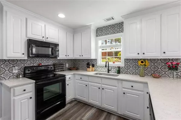 1306 Keaton DR, Winder, GA 30680