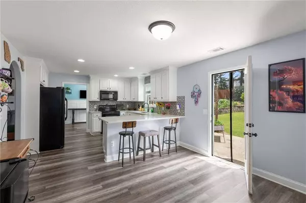 1306 Keaton DR, Winder, GA 30680