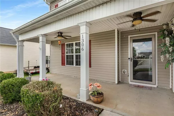 1306 Keaton DR, Winder, GA 30680