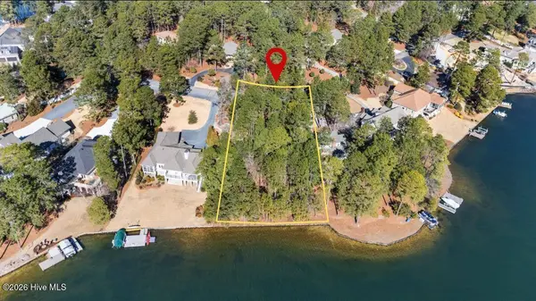 121 Owens CIR, Seven Lakes, NC 27376