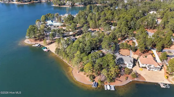 121 Owens CIR, Seven Lakes, NC 27376