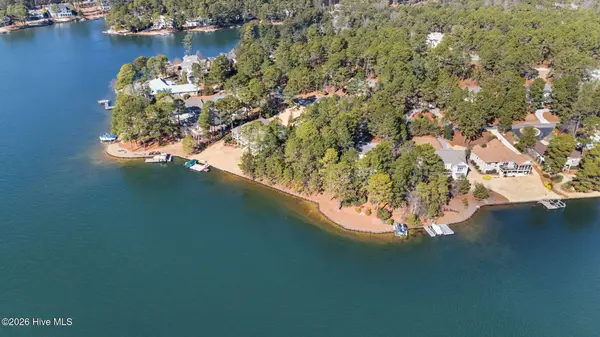 121 Owens CIR, Seven Lakes, NC 27376