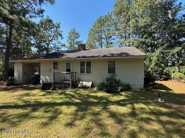 1657 W New York AVE, Southern Pines, NC 28387