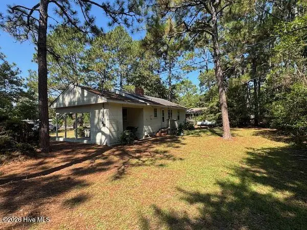 1657 W New York AVE, Southern Pines, NC 28387