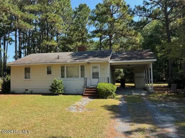 1657 W New York AVE, Southern Pines, NC 28387