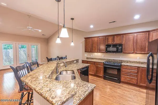 2 Elk Ridge LN, Southern Pines, NC 28387